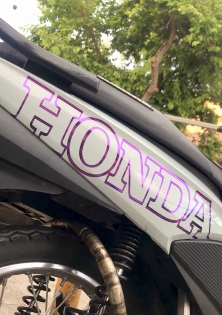 calcos HONDA grande modelo 2 morado espejado