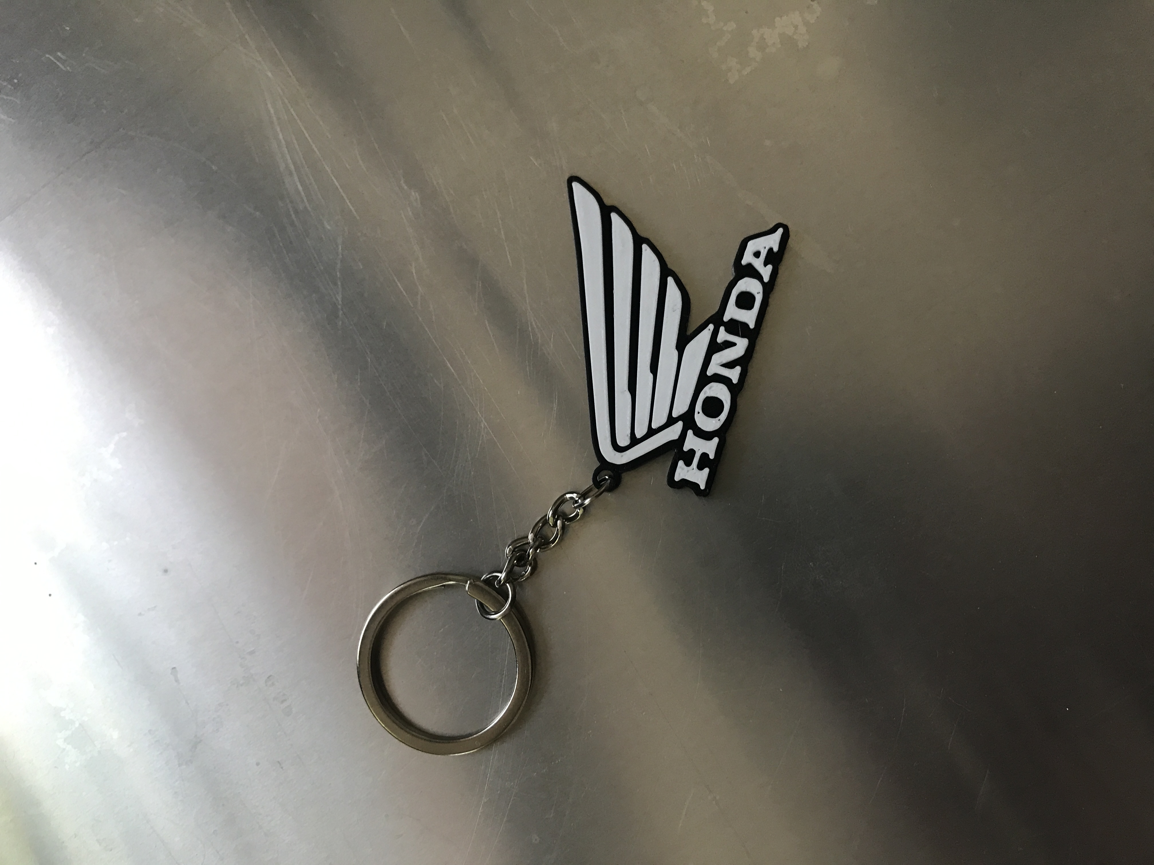 Llavero HONDA negro con blanco